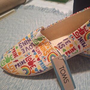 NEW TOMS Alpargata Unity Love Wins Pride Rainbow Slip on Canvas Shoes Sz W 7.5